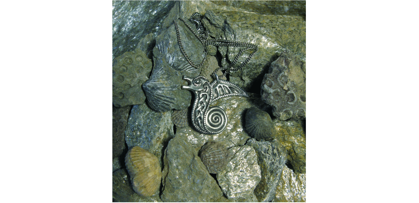 pendentif dragon en bronze blanc