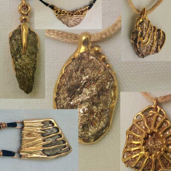 pendentifs mica et bronze